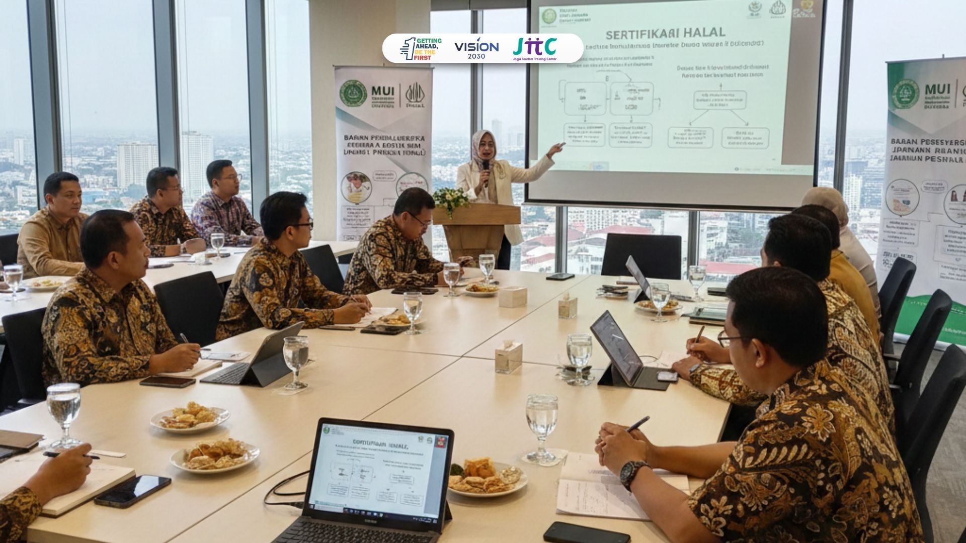 pelaku usaha mempelajari standar halal produk makanan dan minuman