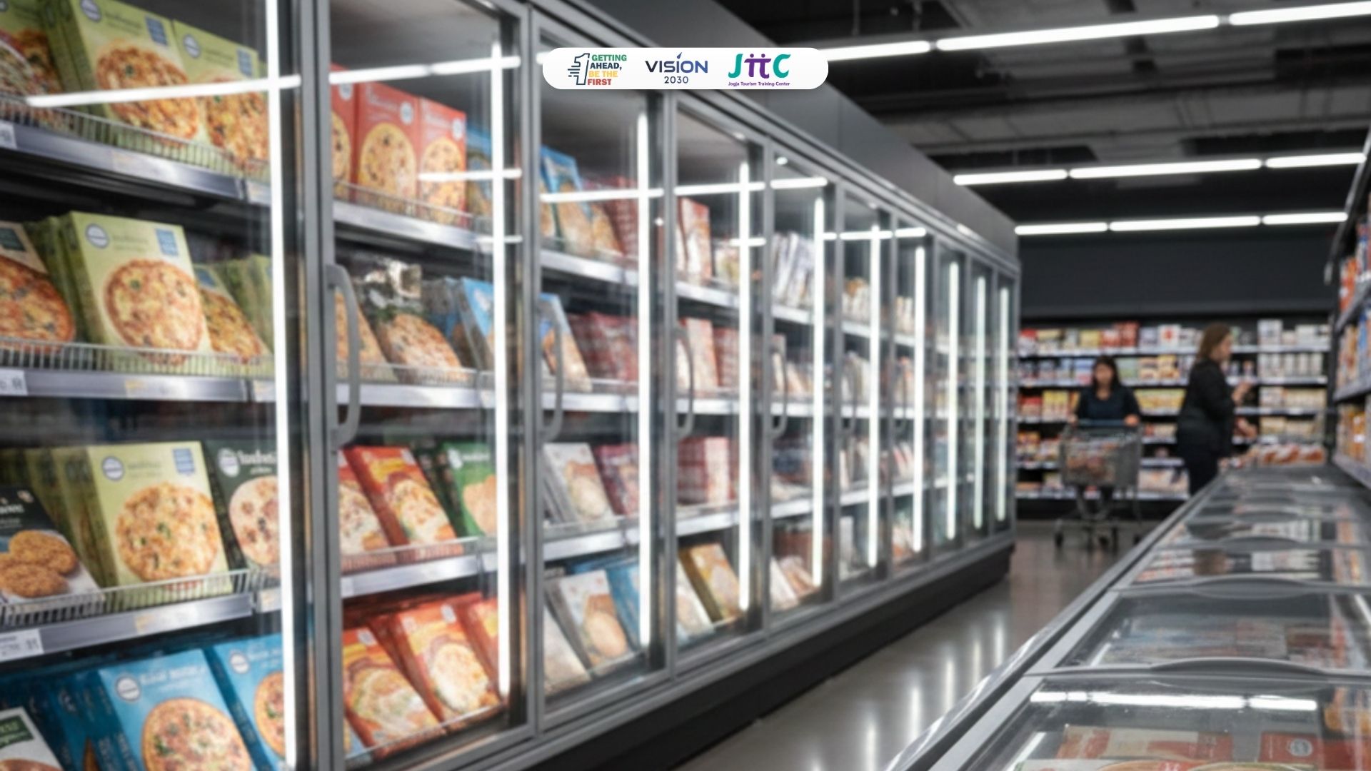 kemasan frozen food dengan logo halal dan rak supermarket modern.